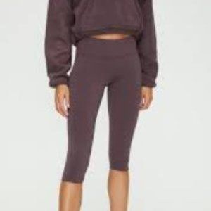 Aritzia | TNA Equator Knee-length Legging size XXS